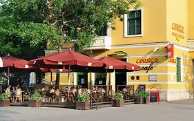 Corner Hotel & Kávéház